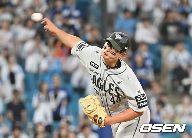 [OSEN=대구, 이석우 기자] 26일 대구삼성라이온즈파크에서 2025 신한 SOL 뱅크 KBO 리그 삼성 라이온즈와 한화 이글스의 경기가 열렸다. 홈팀 삼성은 가라비토가, 방문팀 한화는 문동주가 선발 출전했다. 한화 이글스 김서현이 역투하고 있다. 2025.06.26 / foto0307@osen.co.kr
