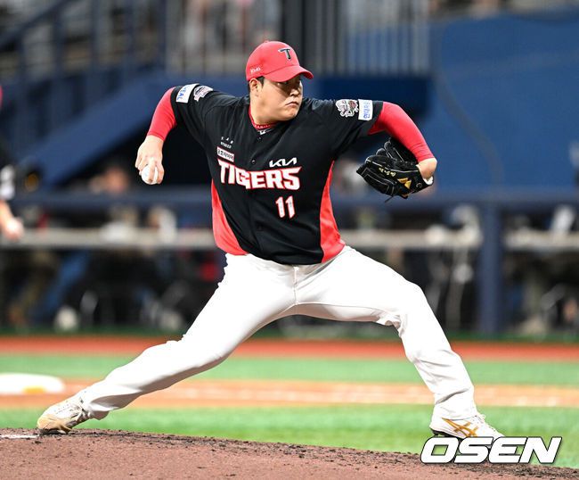 [OSEN=고척, 이대선 기자] 26일 오후 서울 고척스카이돔에서 2025 신한 SOL Bank KBO리그 키움 히어로즈와 KIA 타이거즈의 경기가 열렸다.키움은 하영민, KIA는 김건국을 선발 투수로 내세웠다.8회말 무사에서 KIA 조상우가 역투하고 있다. 2025.06.26 /sunday@osen.co.kr