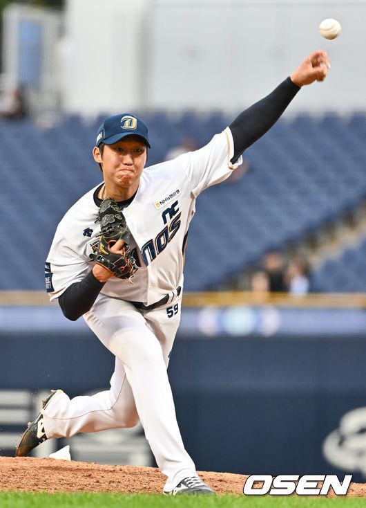 [OSEN=창원, 이석우 기자] 27일 창원 NC파크에서 2023 신한은행 SOL KBO리그 NC 다이노스와 KIA 타이거즈의 경기가 열렸다. NC 다이노스 구창모가 역투하고 있다. 2023.09.27 /