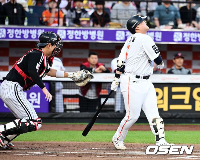 [OSEN=대전, 지형준 기자] 1회말 무사에서 한화 안치홍이 삼진에 아쉬워하고 있다. 2025.04.29 /jpnews@osen.co.kr