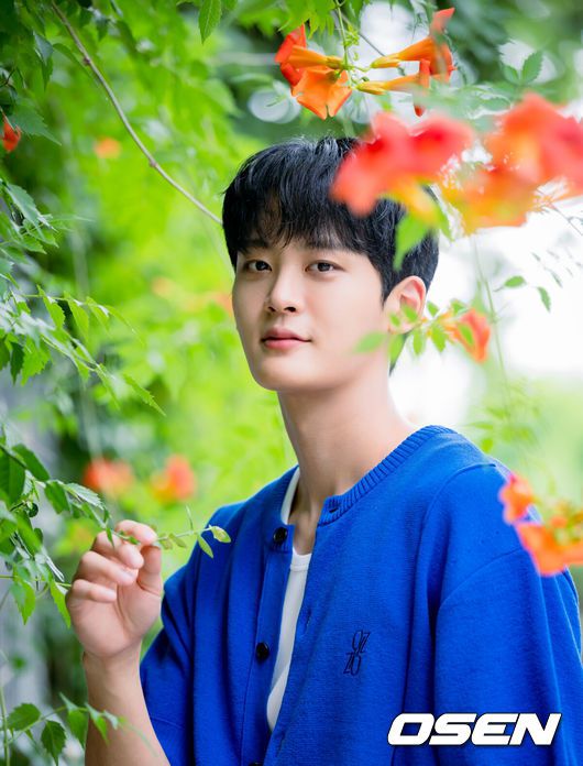 [OSEN=조은정 기자]배우 김선민이 지난 2일 서울 마포구 합정동에서 OSEN과 SBS 청춘 드라마 ‘사계의 봄’ 종영 인터뷰를 진행했다.김선민은 ‘사계의 봄’에서 드럼 천재이자 능청미 만렙 공진구 역으로 유쾌함을 담당해 열연을 펼쳤다.김선민이 인터뷰에 앞서 포즈를 취하고 있다. 2025.07.02 /cej@osen.co.kr