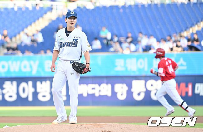 [OSEN=창원, 이석우 기자] 5일 창원NC파크에서 2025 신한 SOL 뱅크 KBO 리그 NC 다이노스와 SSG 랜더스의 경기가 열렸다. 홈팀 NC는 조민석이, 방문팀 SSG는 화이트가 선발 출전했다. NC 다이노스 선발투수 조민석이 1회초 2사 SSG 랜더스 최정에게 좌월 솔로 홈런을 맞고 아쉬워하고 있다. 2025.07.05 / foto0307@osen.co.kr