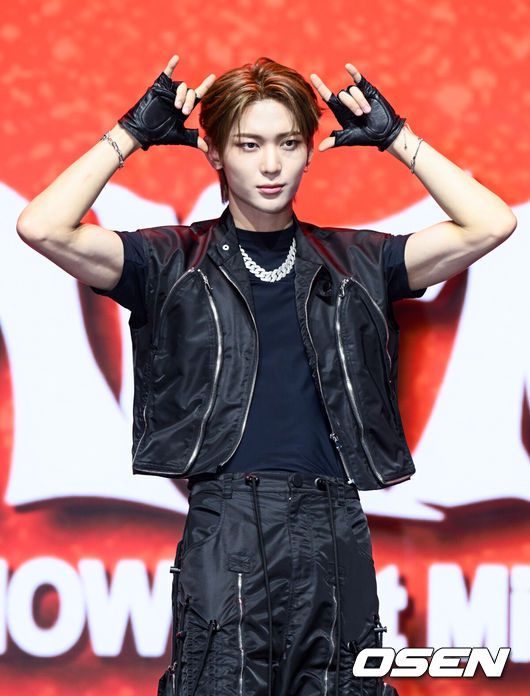 [OSEN=조은정 기자]나우즈(현빈, 윤, 연우, 진혁, 시윤) 첫 미니 앨범 '이그니션(IGNITION)' 발매 기념 쇼케이스가 9일 서울 광진구 예스24 라이브홀에서 열렸다.타이틀곡인 '에버글로우(EVERGLOW)'는 지치지 않고 꿋꿋하게 다시 일어서는 청춘의 패기와 열정을 강렬한 메탈 사운드로 표현한 록 트랙으로 차별화된 사운드와 진정성 넘치는 메시지로 공감을 이끌어낼 예정이다. 나우즈 시윤이 포즈를 취하고 있다. 2025.07.09 /cej@osen.co.kr