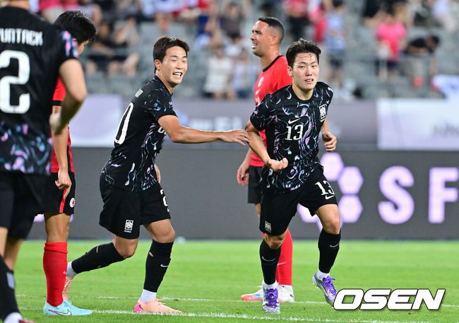 [OSEN=용인, 박준형 기자] 11일 오후 용인 미르스타디움에서 2025 동아시아축구연맹(EAFF) E-1 챔피언십(동아시안컵) 한국과 홍콩의 경기가 진행됐다.지난 7일 중국과의 1차전에서 3-0 완승을 거둔 한국은 2연승을 통해 통산 6번째 우승 가능성을 키우겠다는 목표를 세웠다.전반 강상윤이 선제골을 넣고 환호하고 있다. 2025.07.11 / soul1014@osen.co.kr