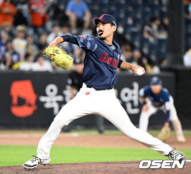 [OSEN=대전, 이대선 기자] 11일 오후 대전 한화생명볼파크에서 'KBO 올스타 프라이데이' 퓨처스 올스타전이 열렸다.KBO 올스타전의 전야제인 퓨처스 올스타전 경기는 남부리그(상무, KT, 삼성, NC, 롯데, KIA)와 북부리그(한화, SSG, LG, 두산, 고양) 대표로 나선 총 48명의 선수가 치열한 승부를 펼친다.8회말 남부올스타 이영재가 역투하고 있다. 2025.07.11