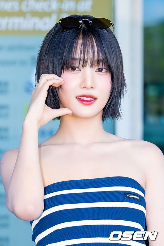 [OSEN=인천공항, 민경훈 기자] 아이들 민니가 11일 오후 인천국제공항을 통해 해외 일정 참석 차 출국했다.아이들(i-dle) 민니는 말레이시아 쿠알라룸푸르로 출국했다.아이들 민니가 출국길에서 포즈를 취하고 있다. 2025.07.11 / rumi@osen.co.kr