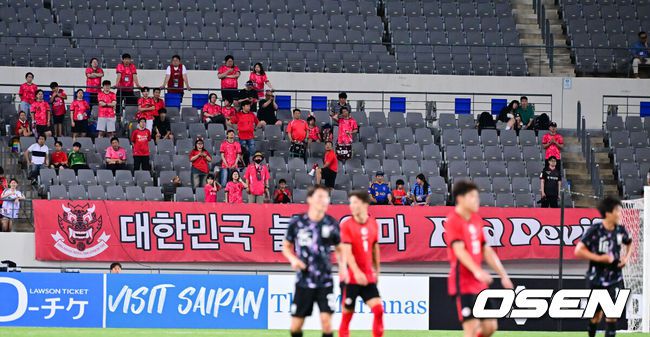 [OSEN=용인, 박준형 기자] 11일 오후 용인 미르스타디움에서 2025 동아시아축구연맹(EAFF) E-1 챔피언십(동아시안컵) 한국과 홍콩의 경기가 진행됐다.지난 7일 중국과의 1차전에서 3-0 완승을 거둔 한국은 2연승을 통해 통산 6번째 우승 가능성을 키우겠다는 목표를 세웠다.붉은 악마 응원단이 응원을 펼치고 있다. . 2025.07.11 / soul1014@osen.co.kr
