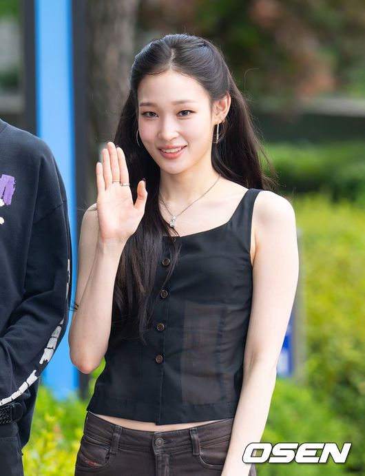 [OSEN=김성락 기자] 8일 오후 서울 마포구 MBC에서 라디오 ‘정오의 희망곡 김신영입니다’ 생방송이 진행됐다. 이날 라디오에는 그룹 올데이프로젝트(ALLDAY PROJECT)가 출연했다. 올데이프로젝트 애니가 포즈를 취하고 있다. 2025.07.08 / ksl0919@osen.co.kr