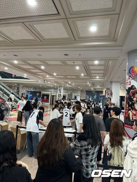 [사진] 현장에서 유니폼을 제작하는 방법은 판매에 한계가 있었다