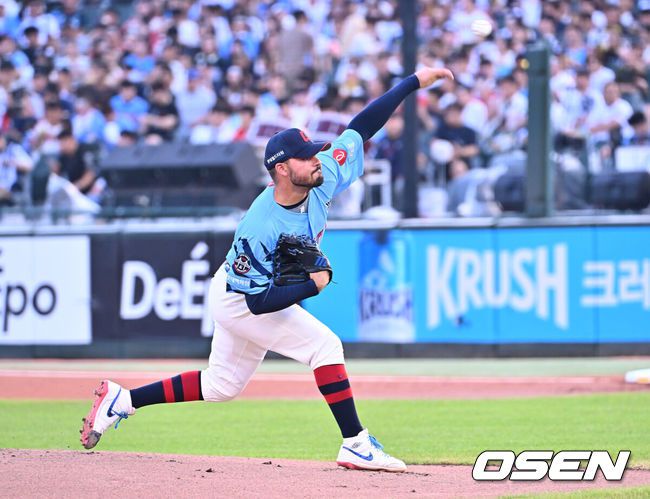 [OSEN=부산, 이석우 기자] 30일 부산 사직야구장에서 2025 신한 SOL 뱅크 KBO 리그 롯데 자이언츠와 NC 다이노스의 경기가 열렸다. 홈팀 롯데는 감보아가, 방문팀 NC는 목지훈이 선발 출전했다.롯데 자이언츠 선발 투수 감보아가 역투하고 있다. 2025.07.30 / foto0307@osen.co.kr