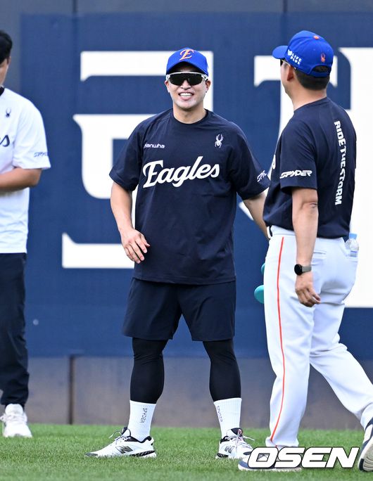 [OSEN=광주, 이대선 기자] 1일 오후 광주-기아 챔피언스필드에서 2025 신한 SOL Bank KBO리그 KIA 타이거즈와 한화 이글스의 경기가 열렸다.KIA는 이의리, 한화는 류현진을 선발 투수로 내세웠다.경기에 앞서 한화 손아섭이 훈련을 하고 있다. 2025.08.01 /sunday@osen.co.kr