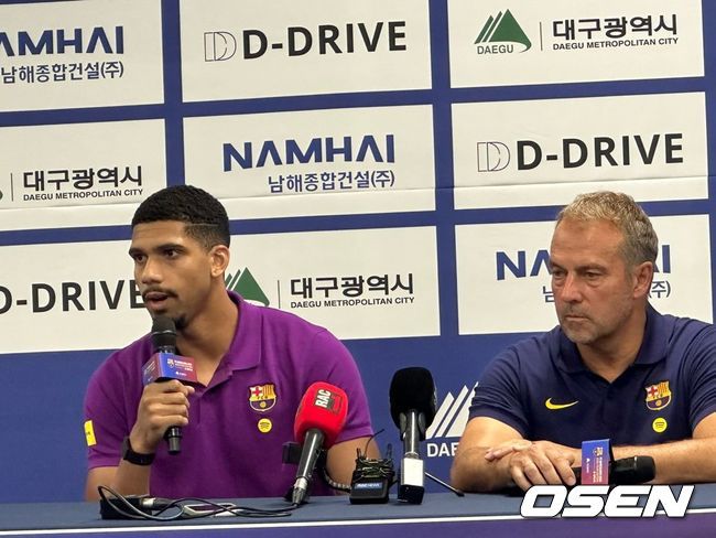 [사진] 기자회견에 임한 로날드 아라우호와 한지 플릭 감독