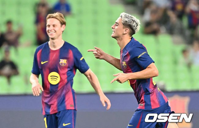 [OSEN=대구, 이석우 기자] 4일 대구스타디움에서 대구FC와 FC 바르셀로나의  2025 아시아 투어 에디션 한국 경기가 열렸다.  FC 바르셀로나는지난달 31일 서울월드컵경기장에서 열린 FC 서울과의 맞대결에서 7-3으로 완승을 거뒀다.FC 바르셀로나 가비가 전반 선제골을 성공시키고 세리머니를 하고 있다. 2025.08.04 / foto0307@osen.co.kr