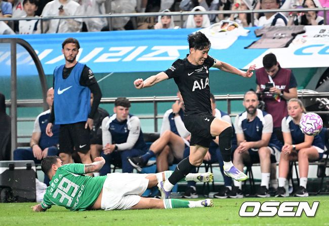 경기 내내 환한 미소 지은 '쏘니'