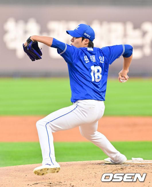 [OSEN=수원, 박준형 기자] 8일 오후 수원 KT위즈파크에서 ‘2025 신한 SOL BANK KBO리그’ KT 위즈와 삼성 라이온즈의 경기가 진행됐다.이날 KT는 소형준을, 삼성은 원태인을 선발투수로 내세웠다.1회말 삼성 선발투수 원태인이 역투하고 있다.   2025.08.08 / soul1014@osen.co.kr