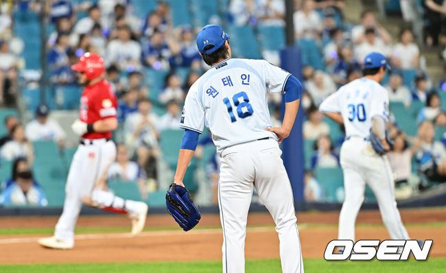 [OSEN=대구, 이석우 기자] 14일 대구삼성라이온즈파크에서 2025 신한 SOL 뱅크 KBO 리그 삼성 라이온즈와 KIA 타이거즈의 경기가 열렸다. 홈팀 삼성은 원태인이, 방문팀 KIA는 양현종이 선발 출전했다. 삼성 라이온즈 원태인이 6회초 무사 만루 KIA 타이거즈 위즈덤에게 우중간 만루 홈런을 맞고 아쉬워하고 있다. 2025.08.14 / foto0307@osen.co.kr