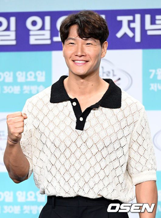 [OSEN=조은정 기자]7일 오후 서울 마포구 상암 MBC 골든마우스홀에서 MBC 새 예능 ‘도포자락 휘날리며’ 제작발표회가 열렸다.김종국, 지현우, 주우재, 노상현, 황대헌이 ‘출연하는 도포자락 휘날리며'는 오는 7월 10일 일요일 저녁 6시 30분 첫 방송된다.방송인 김종국이 포즈를 취하고 있다. 2022.07.07 /cej@osen.co.kr