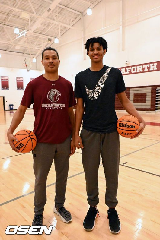 [사진] 귀화의사를 밝힌 지 3년이 넘었지만 성과가 없는 재린 스티븐슨