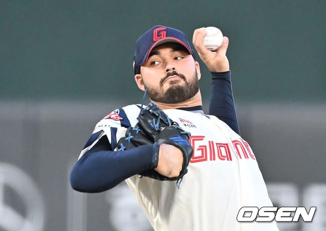 [OSEN=부산, 이석우 기자] 28일 부산 사직야구장에서 2025 신한 SOL 뱅크 KBO 리그 롯데 자이언츠와 KT 위즈의 경기가 열렸다. 홈팀 롯데는 감보아가, 방문팀 KT는 헤이수스가 선발 출전했다.롯데 자이언츠 선발 투수 감보아가 역투하고 있다. 2025.08.28 / foto0307@osen.co.kr