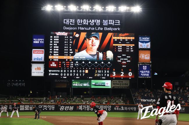 한화가 2일 대전 KIA전에서 21-3으로 승리했다. 올 시즌 KBO리그 한 경기 최다 득점 기록으로 한화 구단 역사상 2위 기록이다. /한화 이글스 제공
