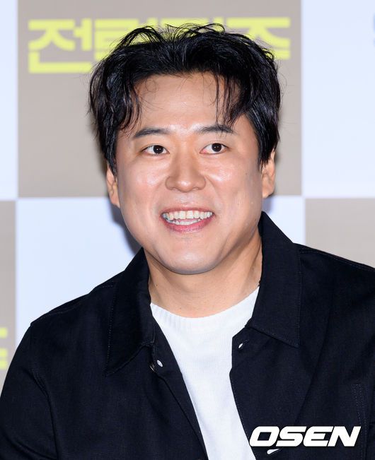 [OSEN=이대선 기자] 5일 서울 송파구 롯데시네마 월드타워점에서 영화 '전력질주' 언론시사회가 열렸다.영화 ‘전력질주’(감독 이승훈)는 현재를 달리는 남자와 미래를 달리는 남자, 시간을 달리는 그들의 완벽한 엔딩을 위한 전력질주를 그린 러닝드라마로 오는 9월 10일 롯데시네마에서 단독 개봉한다.배우 이순원이 취재진의 질문을 듣고 있다. 2025.09.05 /sunday@osen.co.kr