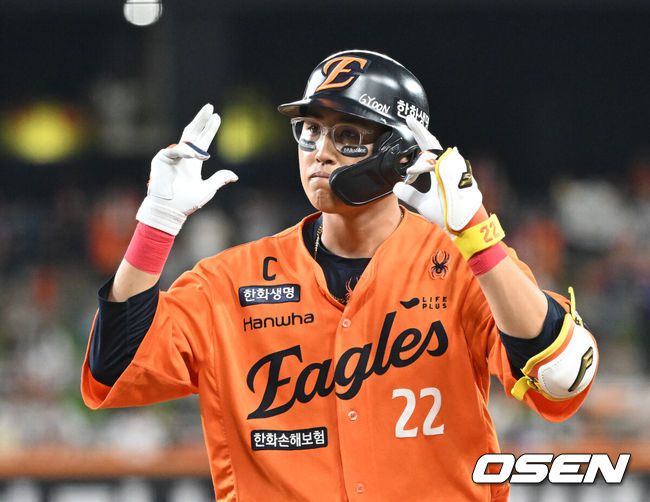 [OSEN=대전, 이대선 기자] 한화 채은성이 좌전 2타점 적시타를 치고 환호하고 있다. 2025.08.23 /sunday@osen.co.kr