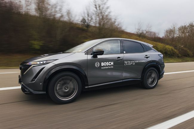 보쉬의 브레이크-바이-와이어(brake-by-wire from Bosch) 시스템.