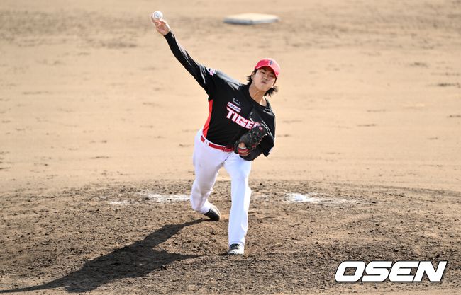 지난 2월 오키나와 스프캠프 실전등판한 KIA 홍원빈./OSEN DB