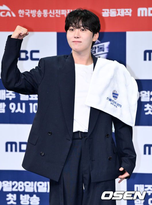 [OSEN=조은정 기자]MBC 새 예능 ‘신인감독 김연경’ 제작발표회가 24일 서울 마포구 상암 MBC 골든마우스홀에서 열렸다.오는 28일 첫 방송하는 MBC 새 예능 프로그램 ‘신인감독 김연경’은 신인감독으로 돌아온 배구계의 전설 배구 황제 김연경의 구단 창설 프로젝트다.전 배구선수 표승주가 포즈를 취하고 있다.  2025.09.24 /cej@osen.co.kr