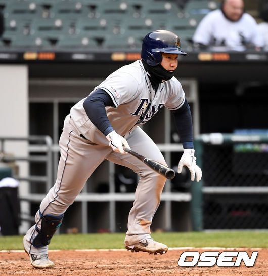 [OSEN=시카고(미국 일리노이주), 최규한 기자] 11일(한국시간) 미국 일리노이주 시카고 개런티드 레이트 필드에서 ‘2019 메이저리그’ 시카고 화이트삭스와 템파베이 레이스의 경기가 열렸다.8회초 무사 선두타자로 나선 템파베이 최지만이 내야 땅볼을 치고 있다. /dreamer@osen.co.kr