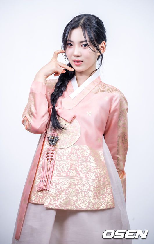 [OSEN=최규한 기자] 그룹 이프아이 미유 한복 인터뷰. 2025.10.04 / dreamer@osen.co.kr