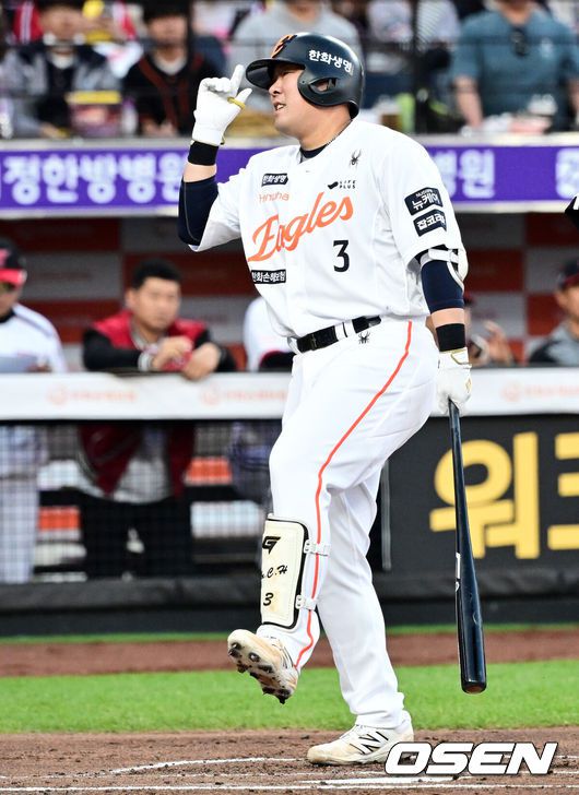 [OSEN=대전, 지형준 기자] 1회말 무사에서 한화 안치홍이 삼진에 아쉬워하고 있다. 2025.04.29 /jpnews@osen.co.kr