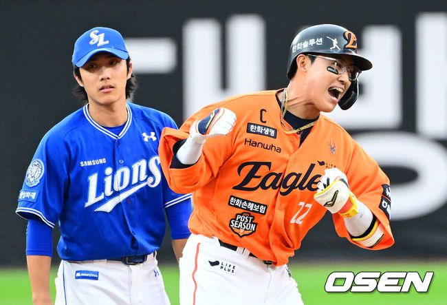 [OSEN=대전, 지형준 기자] 18일 오후 대전 한화생명볼파크에서 2025 신한 SOL Bank KBO리그 포스트시즌 플레이오프 1차전 한화 이글스와 삼성 라이온즈의 경기가 열렸다.한화는 폰세, 삼성은 가라비토를 선발 투수로 내세웠다.6회말 2사 2,3루에서 한화 채은성이 역전 2타점 적시타를 날리며 기뻐하고 있다. 2025.10.18 /jpnews@osen.co.kr