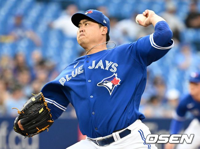 [OSEN=토론토(캐나다 온타리오주), 최규한 기자] 2일(한국시간) 캐나다 온타리오주 토론토 로저스센터에서 ‘2022 메이저리그’ 토론토 블루제이스와 시카고 화이트삭스의 경기가 열렸다.2회초 토론토 선발 류현진이 힘차게 공을 뿌리고 있다. 2022.06.02 / dreamer@osen.co.kr