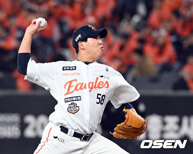 [OSEN=대전, 손용호 기자] 29일 대전 한화생명볼파크에서 2025 신한 SOL Bank KBO리그  한국시리즈 3차전 한화 이글스와 LG 트윈스의 경기가 열렸다.이날 경기에 한화는 폰세를, LG는 손주영을 선발투수로 내세웠다. 7회초 박상원이 마운드에 올라 투구하고 있다. 2025.10.29 /spjj@osen.co.kr