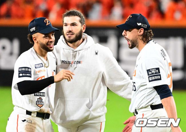 [OSEN=지형준 기자] 한화 리베라토, 폰세, 와이스. 2025.10.24 /jpnews@osen.co.kr