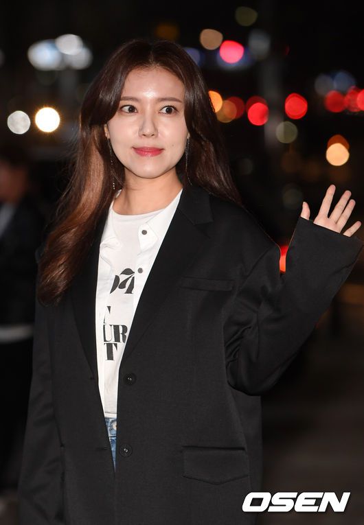 [OSEN=민경훈 기자] 15일 오후 서울 강남구 논현동의 한 식당에서 진행된 MBC 수목드라마 '내 뒤에 테리우스' 종방연 파티에서 배우 정시아가 입장하며 포즈를 취하고 있다./ rumi@osen.co.kr