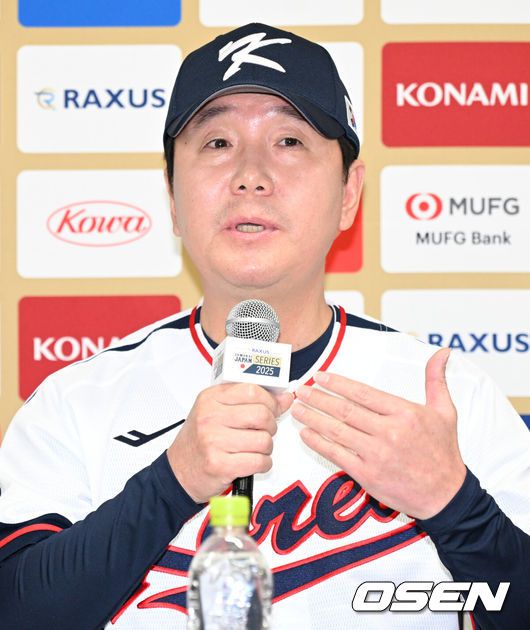 [OSEN=도쿄(일본), 조은정 기자]14일 일본 도쿄돔에서 월드베이스볼클래식(WBC) 대비 한일 평가전을 앞두고 공식 기자회견이 열렸다.한국 대표팀은 오는 14일까지 훈련을 하고 15일과 16일 일본과 두 차례 평가전을 치른다.한국 류지현 감독이 취재진 질문에 답변을 하고 있다. 2025.11.14 /cej@osen.co.kr