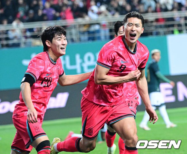 [OSEN=대전, 최규한 기자] 1년 8개월 만에 대표팀으로 돌아온 조규성이 골맛을 봤다. 손흥민도 프리킥 득점으로 한국을 승리로 이끌었다.홍명보 감독이 이끄는 한국축구대표팀(FIFA 랭킹 22위)은 14일대전월드컵경기장에서 볼리비아(76위)와 11월 A매치 1차전을 치러 2-0으로 승리했다.후반 막판 한국 조규성이 팀 두번째 골을 작렬시킨 뒤 환호하고 있다. 2025.11.14 / dreamer@osen.co.kr