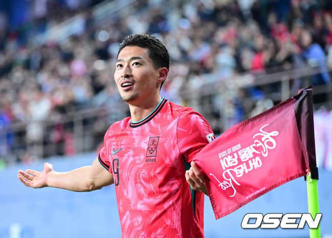[OSEN=대전, 최규한 기자] 14일 오후 대전월드컵경기장에서 대한민국과 볼리비아의 축구 국가대표팀 평가전이 열렸다.홍명보호는 내년 6월 열리는 2026 국제축구협회(FIFA) 북중미월드컵을 앞두고 월드컵 남미 예선에서 7위를 거두며 플레이오프에 진출한볼리비아를 상대로 본선에서의 경쟁력을 시험할 기회를 갖는다.후반 한국 조규성이 팀 두번째 골을 작렬시킨 뒤 기뻐하고 있다. 2025.11.14 / dreamer@osen.co.kr