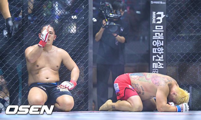 [OSEN=장충체, 박준형 기자] 7일 오후 서울 장충체육관에서 ‘굽네 로드FC 075’가 진행됐다. 헤비급 매치 세키노 타이세이가 세리머니를 하고 있다. 2025.12.07 / soul1014@osen.co.kr