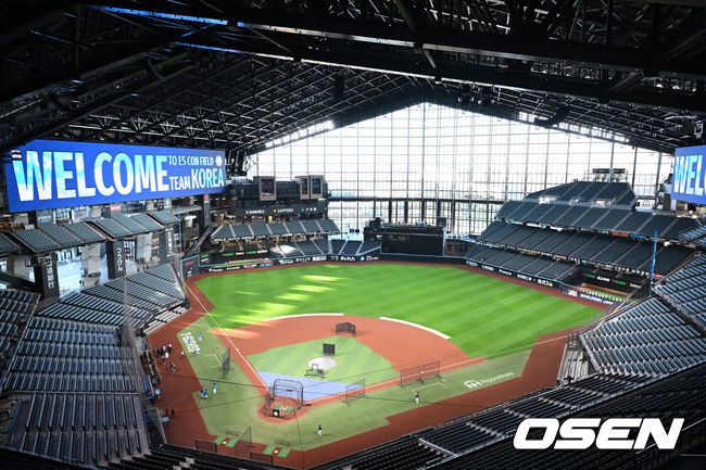 [OSEN=손용호 기자] 29일 일본 에스콘필드 홋카이도에서 ‘한일 드림 플레이어즈 게임’에 참가한 한국 선수들이 가볍게 몸을 풀었다.이 게임은 한국과 일본 프로야구를 대표했던 스타들이 총  출동해 양국의 우정을 이어간다.에스콘필드 홋카이도 스타디움./spjj@osen.co.kr