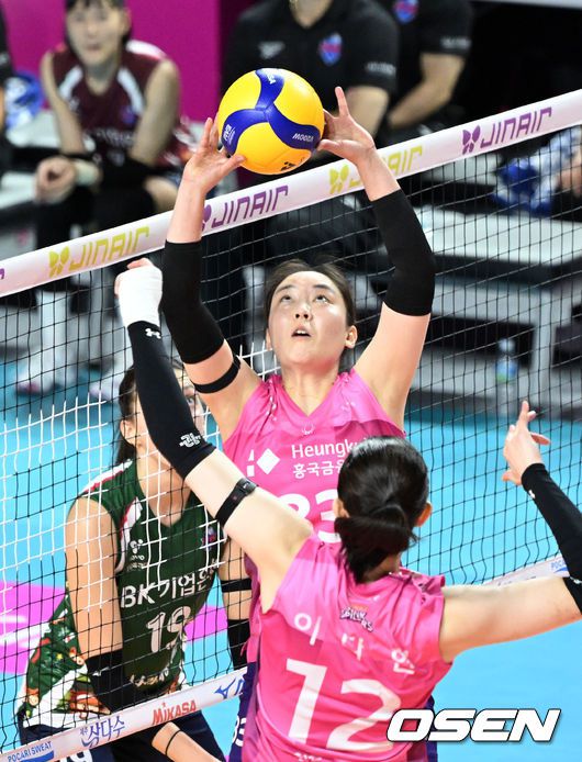 끝까지 친정팀에 기 불어넣은 배구여제, 팀과 팬에게 크리스마스 선물 했어요