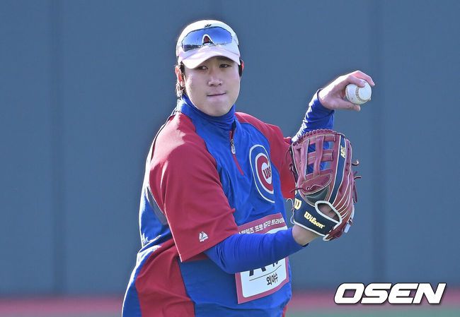 [OSEN=울산, 이석우 기자] 13일 울산 문수야구장에서 울산 웨일즈 트라이아웃이 열렸다. 정원 35명 모집에 무려 230명이 지원한 KBO 퓨처스리그 최초의 시민구단 울산 웨일즈는 13·14일 이틀간의 트라이아웃을 거쳐 15일 합격자를 발표한다.전 키움 히어로즈 외야수 김동엽이 트라이아웃에 참가하고 있다. 2026.01.13 / foto0307@osen.co.kr