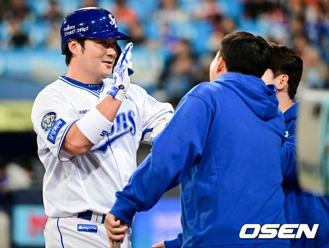 [OSEN=고척, 지형준 기자] 29일 오후 서울 고척스카이돔에서 ‘2021 신한은행 SOL KBO리그’ 키움 히어로즈와 KT 위즈의 경기가 열렸다.1회말 2사 만루에서 키움 박병호가 역전 2타점 적시 2루타를 날리고 있다.2021.10.29 /jpnews@osen.co.kr