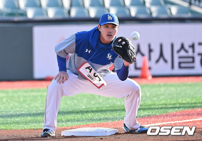 [OSEN=울산, 이석우 기자] 13일 울산 문수야구장에서 울산 웨일즈 트라이아웃이 열렸다. 정원 35명 모집에 무려 230명이 지원한 KBO 퓨처스리그 최초의 시민구단 울산 웨일즈는 13·14일 이틀간의 트라이아웃을 거쳐 15일 합격자를 발표한다.전 삼성 라이온즈 내야수 공민규가 트라이아웃에 참가하고 있다. 2026.01.13 / foto0307@osen.co.kr