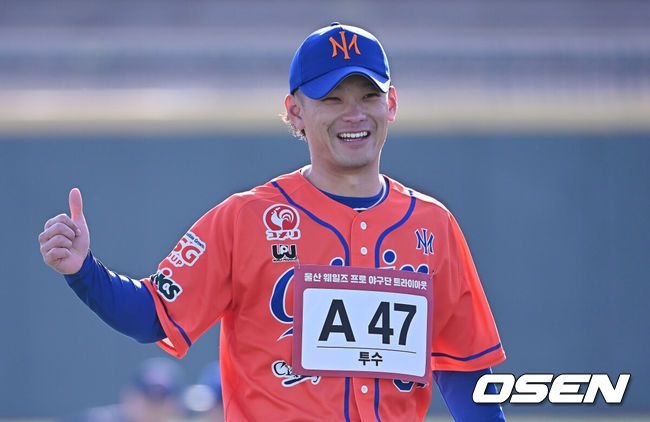 [OSEN=울산, 이석우 기자] 13일 울산 문수야구장에서 울산 웨일즈 트라이아웃이 열렸다. 정원 35명 모집에 무려 230명이 지원한 KBO 퓨처스리그 최초의 시민구단 울산 웨일즈는 13·14일 이틀간의 트라이아웃을 거쳐 15일 합격자를 발표한다.일본 고바야시 주이가 트라이아웃에 참가하고 있다. 2026.01.13 / foto0307@osen.co.kr