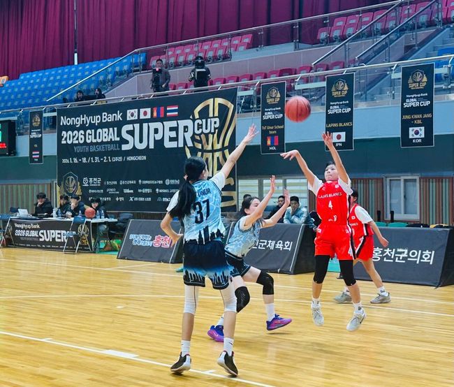 [사진] MVP에 선정된 모리모토 하스미