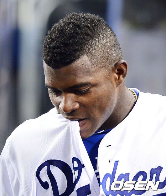 [OSEN=로스앤젤레스, 민경훈 기자] 7회말 무사 주자 1,2루 다저스 푸이그가 타석에서 삼진 아웃을 당한 후 덕아웃에서 아쉬워하고 있다. 2013.09.01 /rumi@osen.co.kr