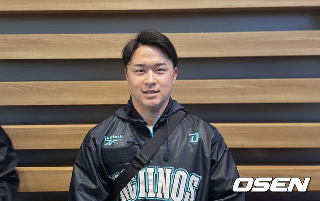 [OSEN=인천공항, 한용섭 기자] 프로야구 NC 다이노스가 아시아쿼터로 영입한 일본인 투수 토다 나츠키가 스프링캠프 출국에 앞서 취재진과 인터뷰를 하고 있다. /orange@osen.co.kr